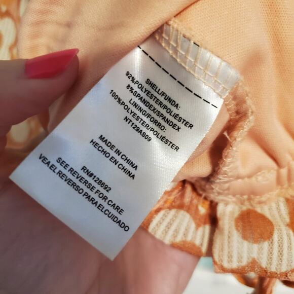 Madden NYC Bohmian Cropped Floral Keyhole Top with Long Sleeves Size Medium - Picture 6 of 12